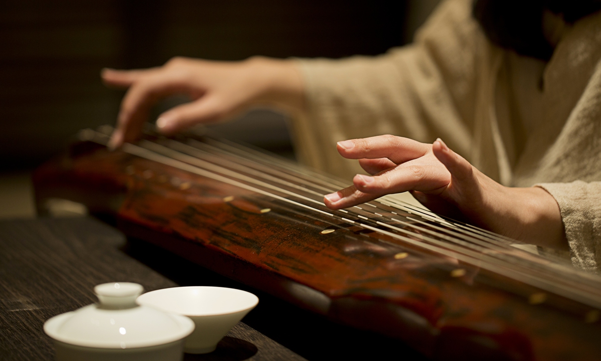 Hands playing the guqin